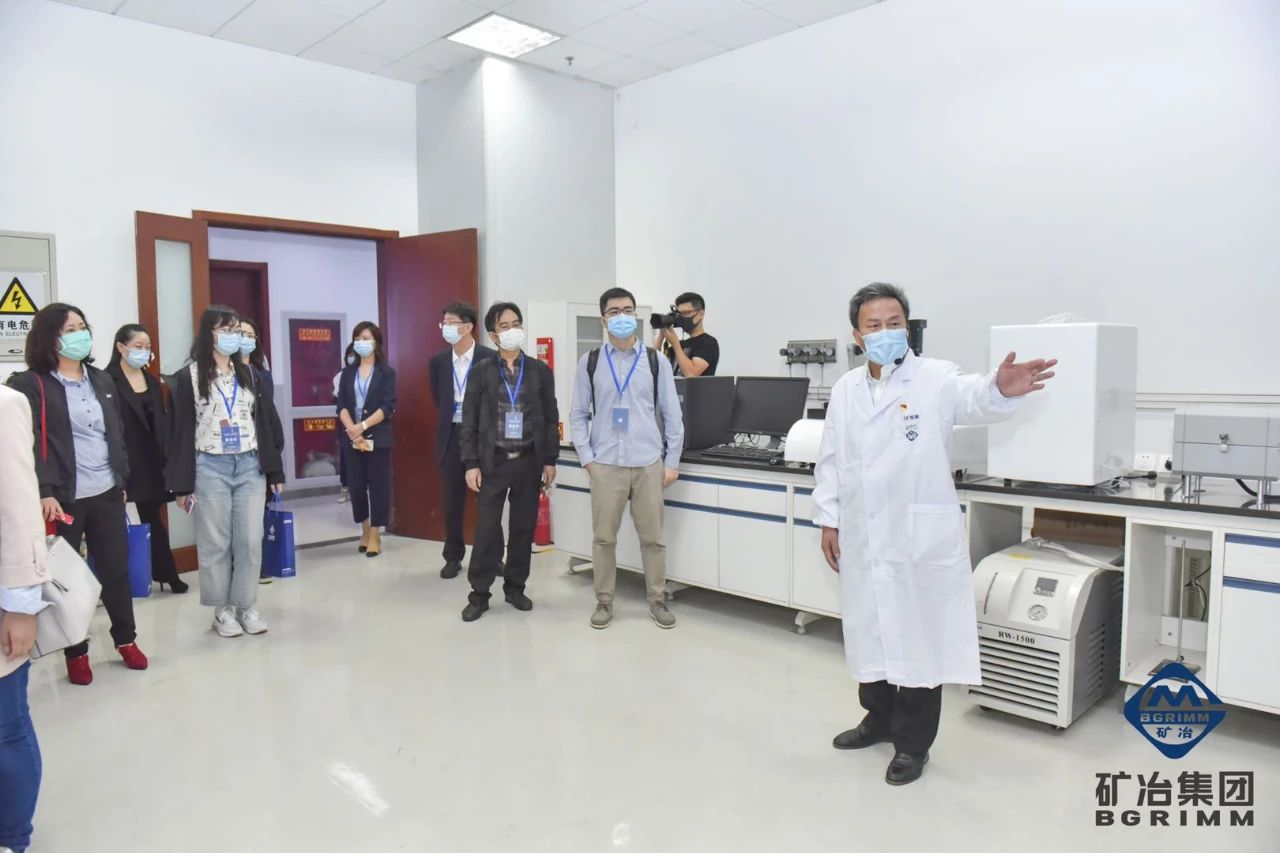 b8c39ea1b8d44a9d89a89d93d2b946d2.jpg b8c39ea1b8d44a9d89a89d93d2b946d2.jpg